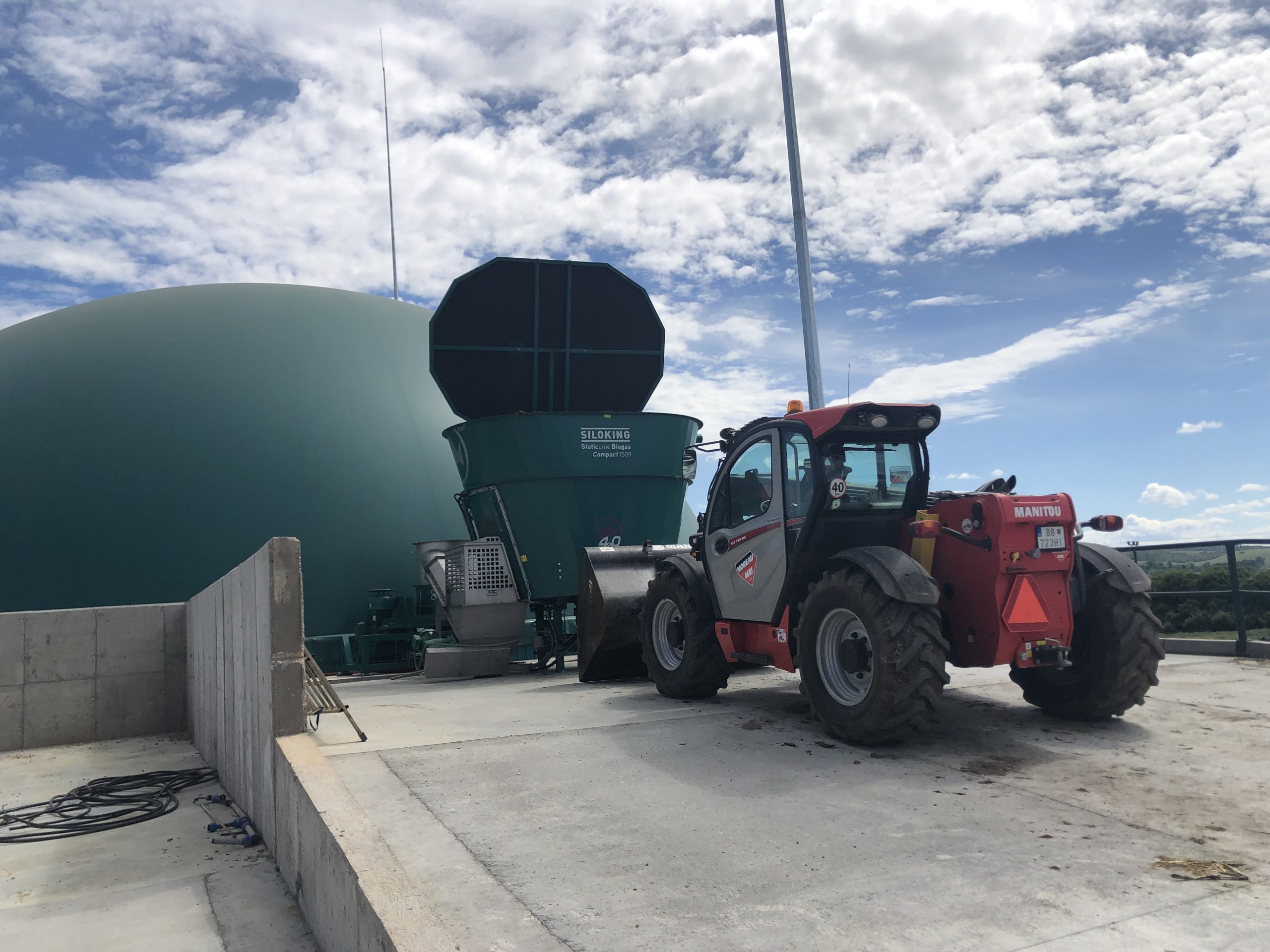 Mikrobiologický profil podstielky z recyklovaného maštaľného hnoja a potenciálny vplyv na kvantitatívne a kvalitatívne parameter mlieka dojníc